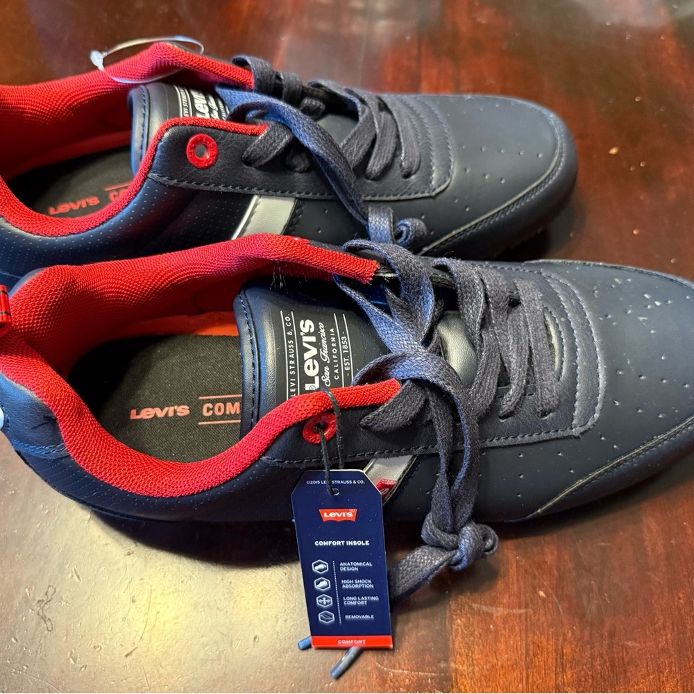 Levi's Men's Navy and Red‎ Sneakers
